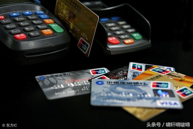 現(xiàn)在個人POS機辦理很簡單，只要提供身份證，信用卡就能馬上辦理，然后自行下載APP軟件，注冊實名認證后就能刷卡收款，非常方便。